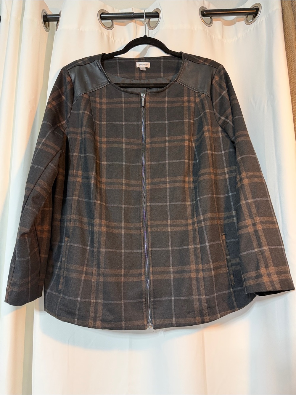 Avenue Plaid Zip-Front Jacket in Black Gray and Brown SZ 18/20 B9